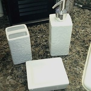 Bathroom hygiene accessories set